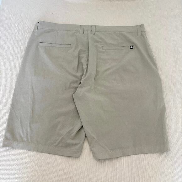TravisMathew Shorts Bundle Size 38 Lot of 2 Golf Casual Performance Preppy - Picture 2 of 7
